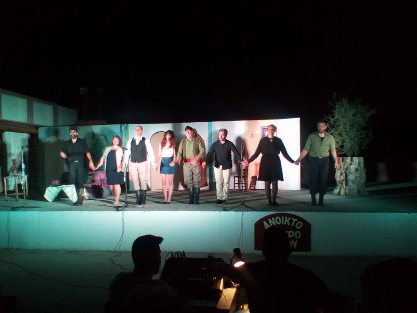 «Βούλιαξε» από κόσμο το Ανοιχτό Θέατρο Ζαρού στην πρεμιέρα του έργου «Σηκωματαριά ελιά»