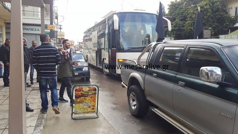 Με λεωφορείο του ΚΤΕΛ και αυτοκίνητα έφυγαν οι αγρότες από το Τυμπάκι