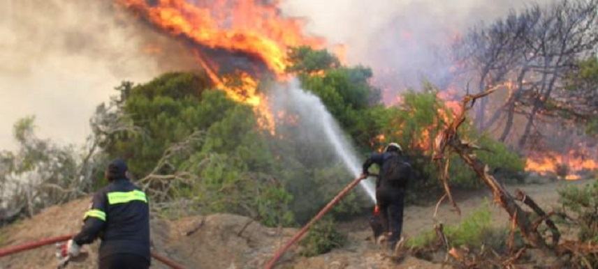 Μεσαρά: Μεγάλη πυρκαγιά κοντά στο Λαράνι