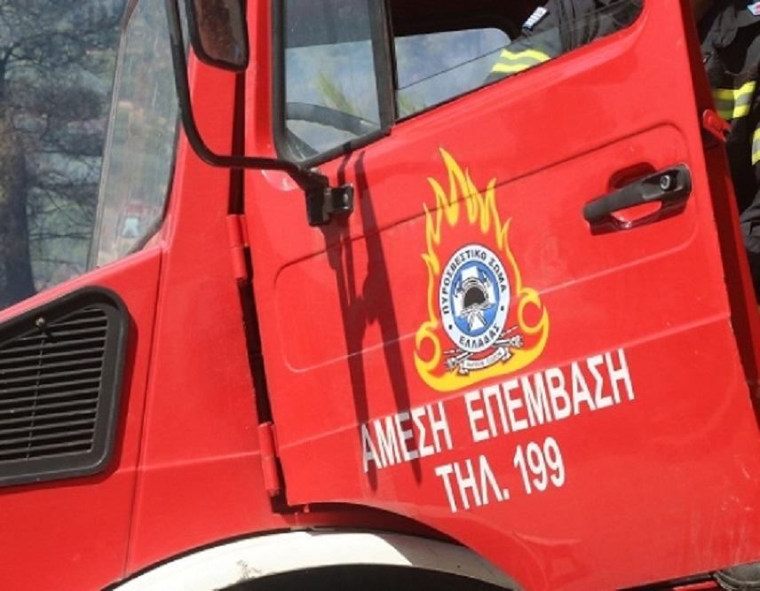 Λασίθι: Φορτηγάκι τυλίχθηκε στις φλόγες-Κινδύνευσε ο οδηγός