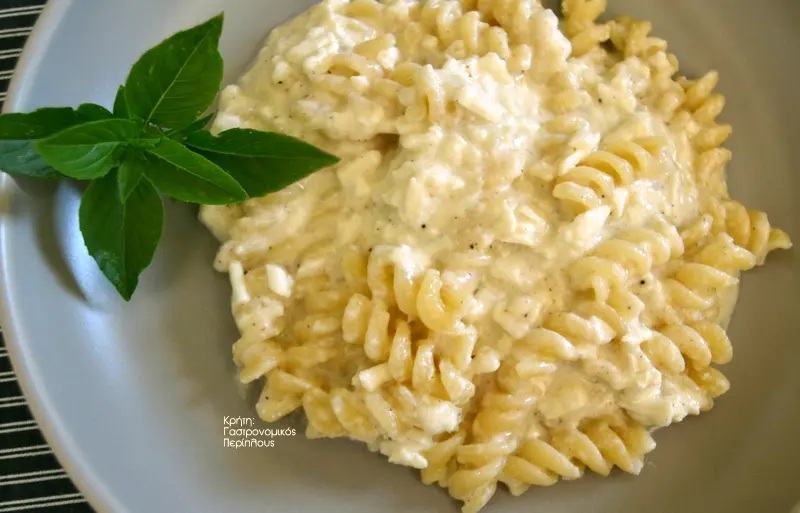 Ζυμαρικά με 4 (κρητικά) τυριά