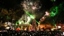 Χιλιάδες κόσμου στη φωταγώγηση του δέντρου στο Χριστουγεννιάτικο Κάστρο