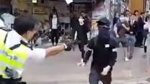 Παγκόσμιο σοκ με το βίντεο που δείχνει αστυνομικό να πυροβολεί διαδηλωτή