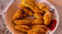 Πατατοκεφτέδες με πικάντικο τυρί