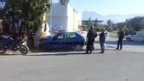Αυτοκίνητο «καρφώθηκε» σε ευκάλυπτο στην είσοδο του Τυμπακίου