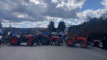Στα μπλόκα παραμένουν οι αγρότες της Κρήτης-Κάλεσμα σε νέα συνέλευση