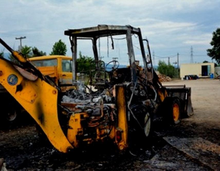 Λασίθι: Για εμπρησμό μιλούν οι ιδιοκτήτες των μηχανημάτων που κάηκαν