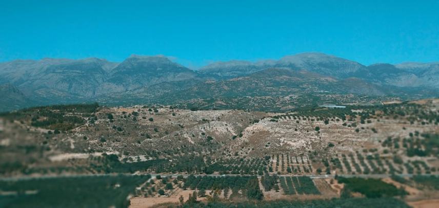 Aκόμα να ντυθούν στα λευκά τα βουνά της Κρήτης