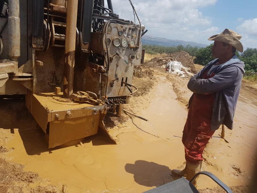 Μεσαρά: Σκάβουν στα 300 μέτρα για να βρουν νερό και να ξεδιψάσουν τα χωριά