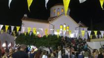 Κοσμοσυρροή στην Αγία Μαρίνα στη Βόνη για να προσκυνήσουν τη θαυματουργή εικόνα (φωτο)