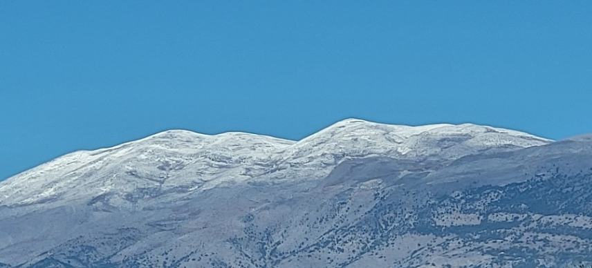 Έπεσαν τα πρώτα χιόνια στην Κρήτη – Στα λευκά ο Ψηλορείτης | Photos