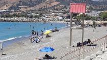 Εγκωμιάζουν την Ελλάδα για την επιστροφή στις παραλίες με αποστάσεις ασφαλείας
