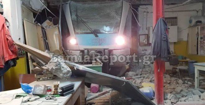 Εκτροχιάστηκε τρένο μέσα στη Λαμία –Τραυματίστηκε μια γυναίκα (video)
