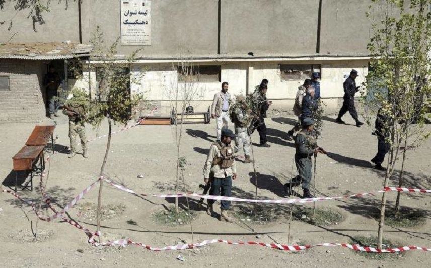Βομβιστής αυτοκτονίας έσπειρε το θάνατο στην Καμπούλ