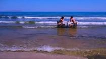 Κρήτη: Σκάκι μέσα στη θάλασσα! (βίντεο)