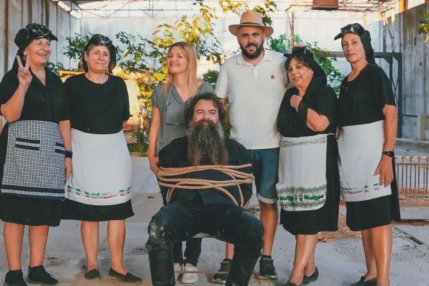 Γιαγιάδες από άλλο γαλαξία: Όταν τα ντολμαδάκια γίνονται διαστημική αποστολή!