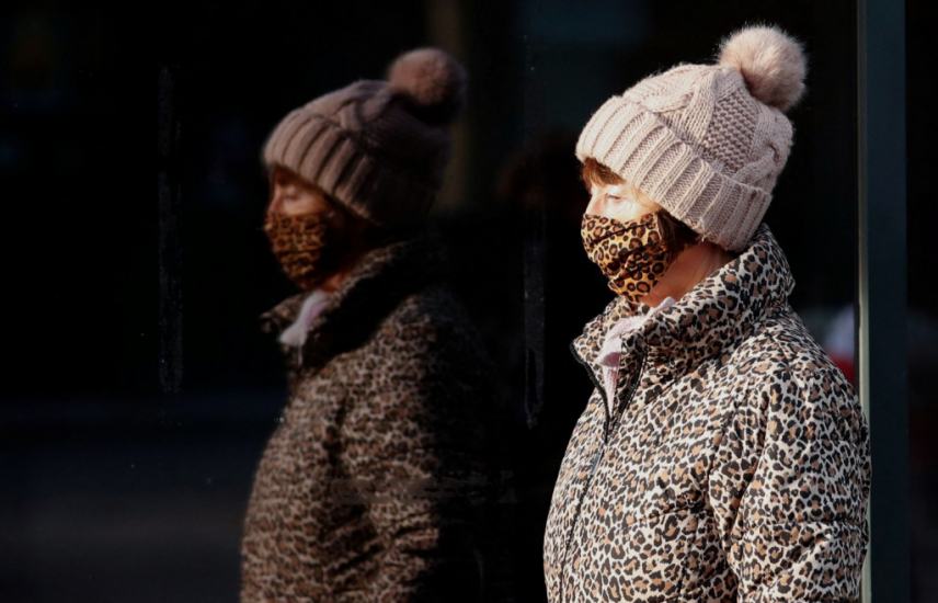 Έρευνα: Σε πόση ώρα κολλάς αν φοράς ή δεν φοράς μάσκα