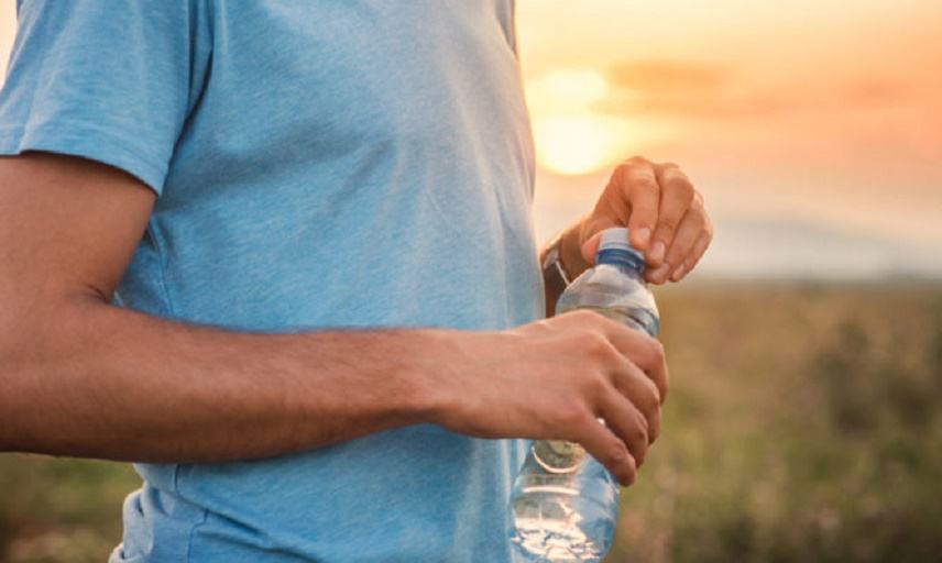Ερευνα: Πόσο νερό πρέπει να πίνουμε – Ποιοι έχουν μεγαλύτερες ανάγκες