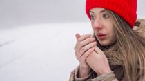 Χειμώνας: Ποιες δερματοπάθειες επιδεινώνονται από το κρύο