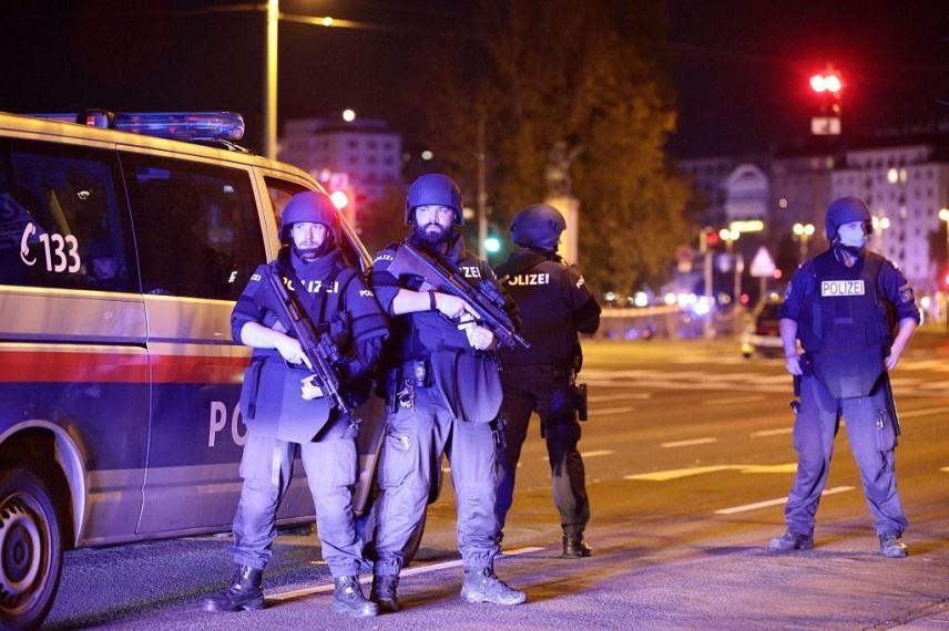 Τρομοκρατική επίθεση με 5 νεκρούς στη Βιέννη
