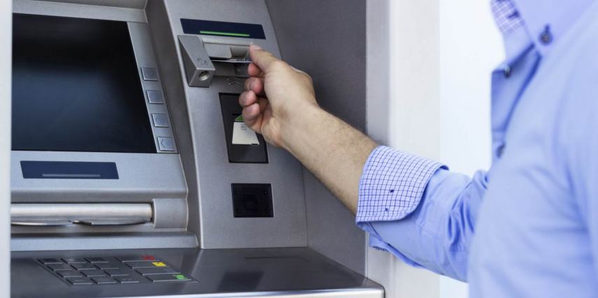 Έκαναν αναλήψεις από ATM με κλεμμένες κάρτες