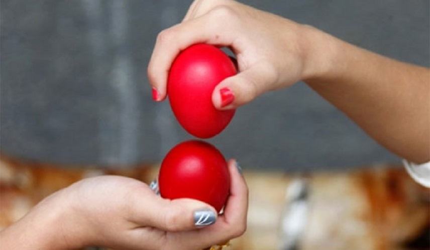 Πασχαλινά αυγά: Πώς να τα βάψετε φυσικά με λαχανικά και μπαχαρικά