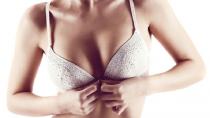 Επτά στις δέκα γυναίκες δεν είναι ικανοποιημένες με το μέγεθος του στήθους τους