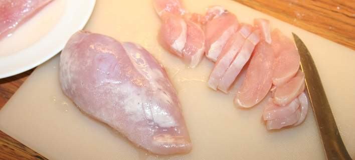 Βρετανίδα τουρίστρια πέθανε σε 36 ώρες από την κατανάλωση άψητου κοτόπουλου