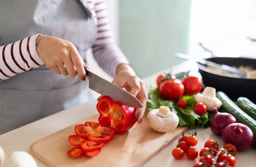 7 μαγειρικές συνήθειες που κάνουν τα γεύματά μας πιο θρεπτικά