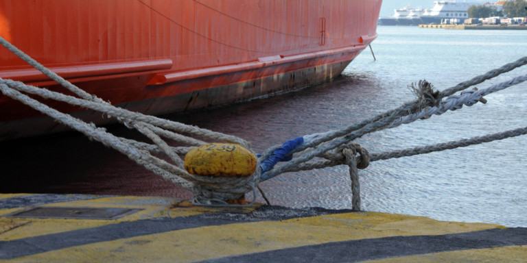 Απεργία: Δεμένα τα πλοία στα λιμάνια την Τετάρτη
