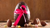 Πάσχα: “Χρυσά” τα δώρα του νονού - Πόσο κοστίζουν φέτος λαμπάδες και σοκολατένια αυγά