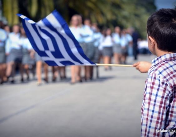 Κόντρα κυβέρνησης - ΣΥΡΙΖΑ για τους σημαιοφόρους