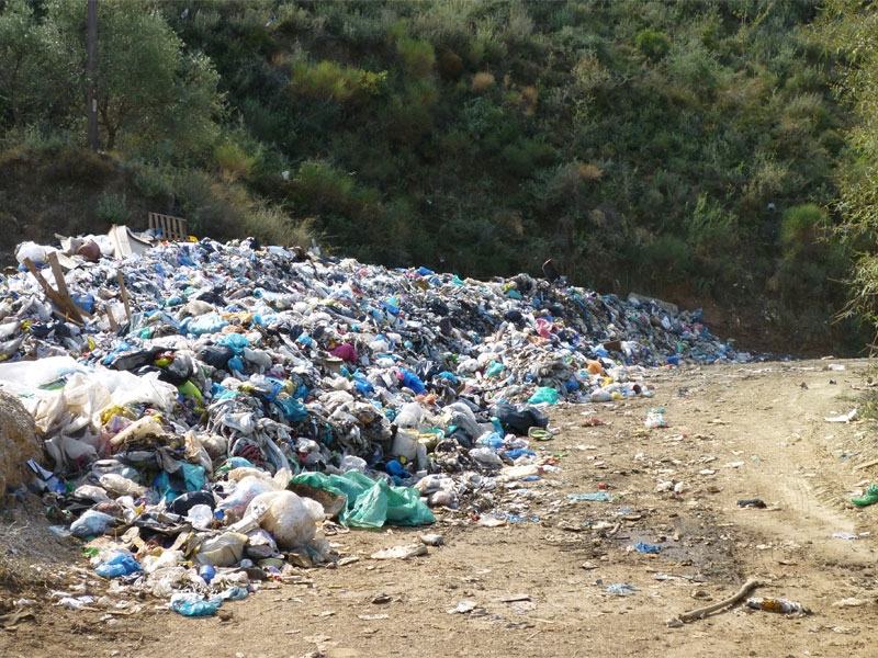 Κρήτη: Παράνομη χωματερή κοντά στη λίμνη Κουρνά