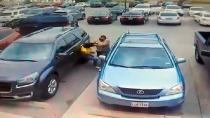 Άνδρας γρονθοκοπεί μικρόσωμη γυναίκα σε πάρκινγκ του Τέξας