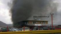 Κόλαση φωτιάς σε συνεργείο αυτοκινήτων στη Χερσόνησο