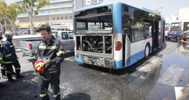 Άρπαξε φωτιά λεωφορείο - Ευτυχώς κανείς τραυματισμός (Φωτογραφίες)
