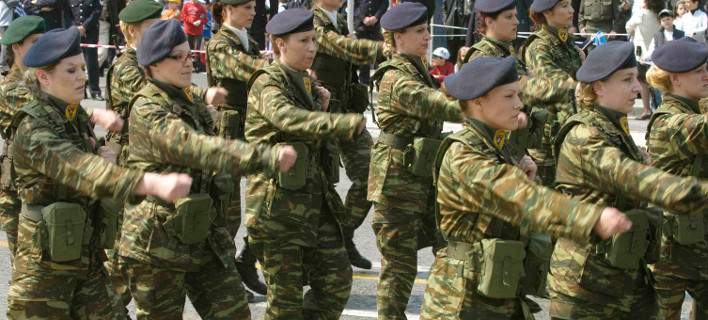 Σχέδιο του υπ. Αμυνας: Θητεία έξι μηνών για τις γυναίκες στο στρατό
