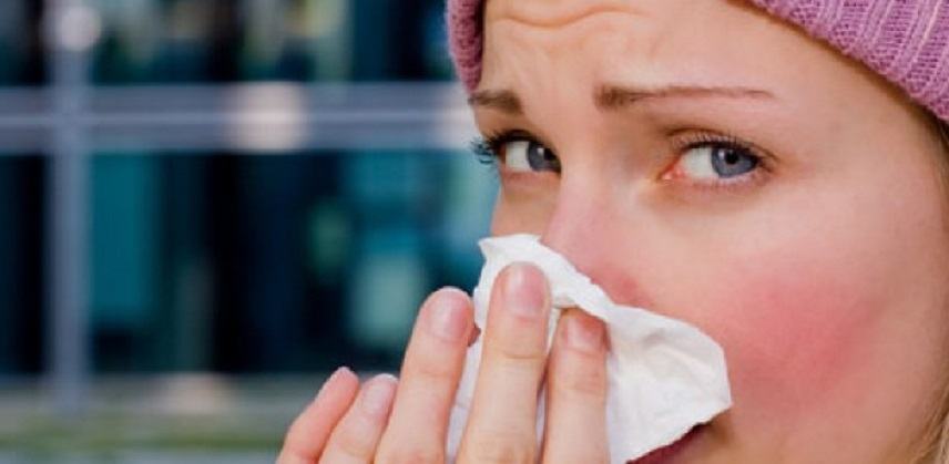 Σαρώνουν γρίπη και κορονοϊός: Τα συμπτώματα που πρέπει να μας ανησυχήσουν και η καλύτερη θεραπεία