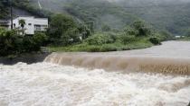 Καταρρακτώδεις βροχές στη νήσο Κιούσου «σκότωσαν» έναν άνθρωπο