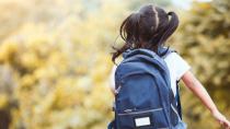 Σχολική τσάντα: Πόσο πρέπει να ζυγίζει και ποιο εξάρτημα να περιλαμβάνει