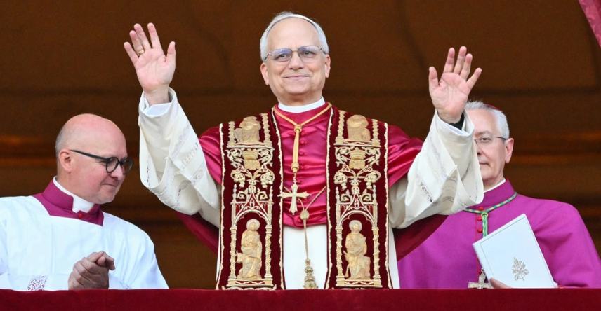 Habemus Papam: Λευκός καπνός στην Καπέλα Σιξτίνα -Εξελέγη νέος Πάπας στην τέταρτη ψηφοφορία