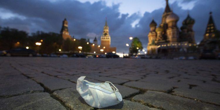 Ρωσία: Προσεγγίζουν τις 500.000 τα κρούσματα του ιού