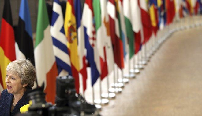 Brexit: Η Μέι αναβάλλει την ψηφοφορία - Ανακοίνωσε συνάντηση με τους Ευρωπαίους ηγέτες