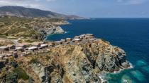 Acro Suites: Αυτό είναι το πιο θεαματικό ξενοδοχείο της Κρήτης