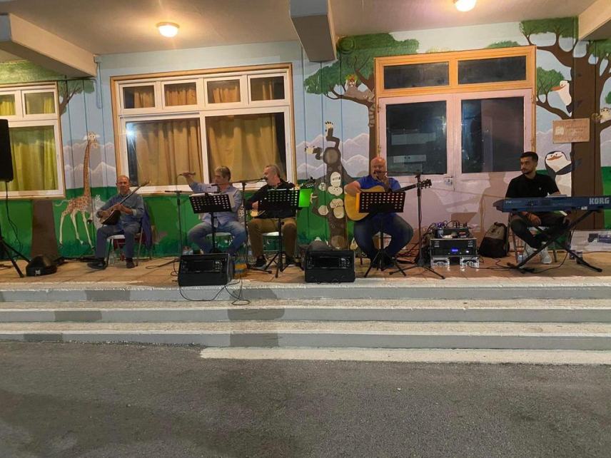 Με μεγάλη επιτυχία πραγματοποιήθηκε η Μουσική Βραδιά Αλληλεγγύης στο  Δημοτικό Σχολείο Αγίων Δέκα