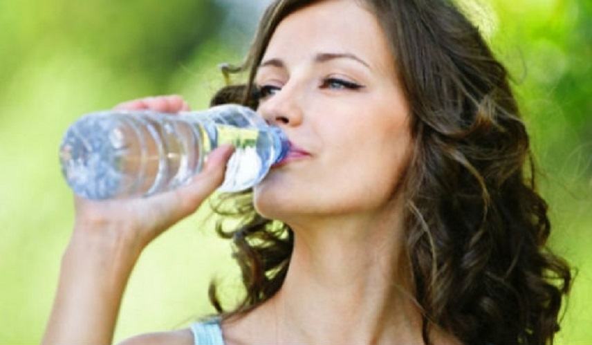 Νερό: Πόσο πρέπει να πίνετε - Πώς επηρεάζεται ο μεταβολισμός
