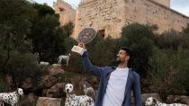 Ο Τζόκοβιτς γιορτάζει την 101η νίκη του στην Ακρόπολη με σκυλιά Δαλματίας