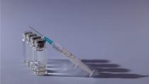 Moderna - Pfizer: Ποιο εμβόλιο είναι πιο αποτελεσματικό