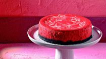 Red velvet cheesecake από τη Madame Gâteaux