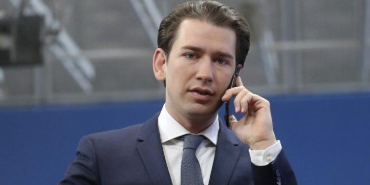 Νέο «όχι» Κουρτς για υποδοχή προσφύγων στην Αυστρία